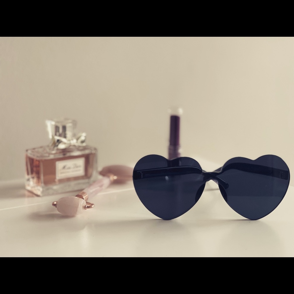 COPY - Heart Sunglasses from Fashion Nova-Black
